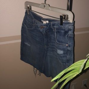 Jean skirt with fringe.